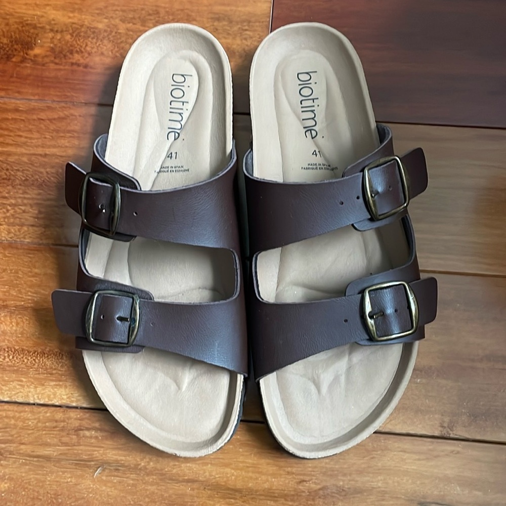 Biotime Carlin brown sandals New